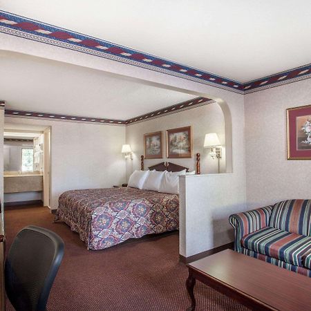 Days Inn By Wyndham Saint Pauls Ruang foto