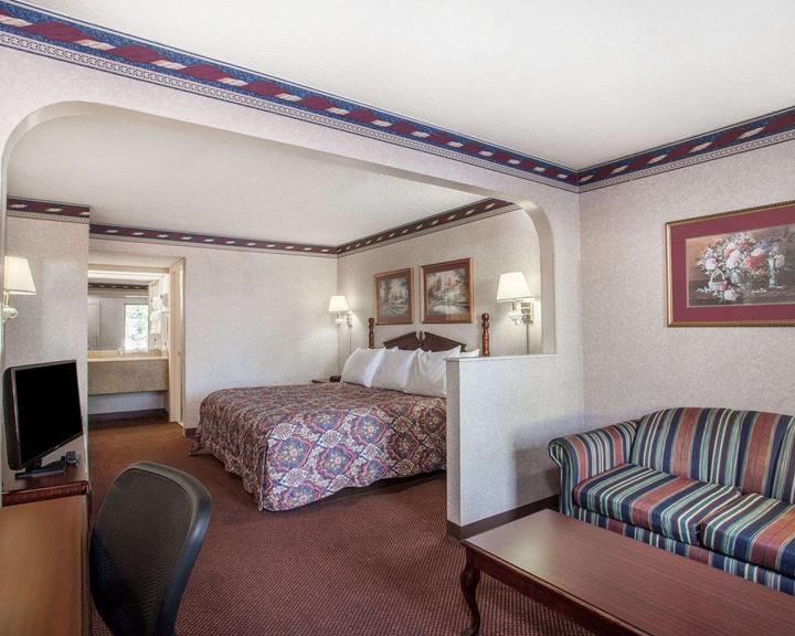 Days Inn By Wyndham Saint Pauls Bagian luar foto