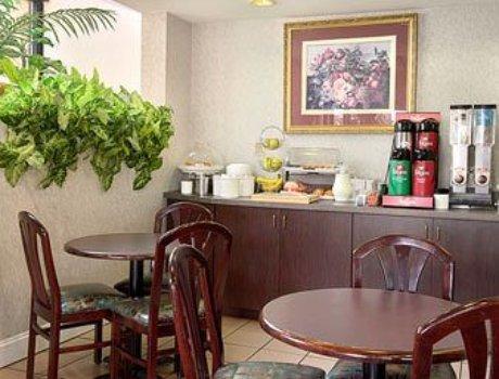 Days Inn By Wyndham Saint Pauls Restoran foto