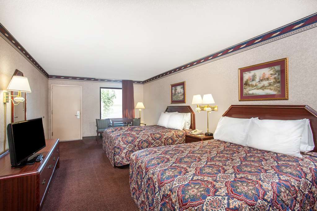 Days Inn By Wyndham Saint Pauls Ruang foto